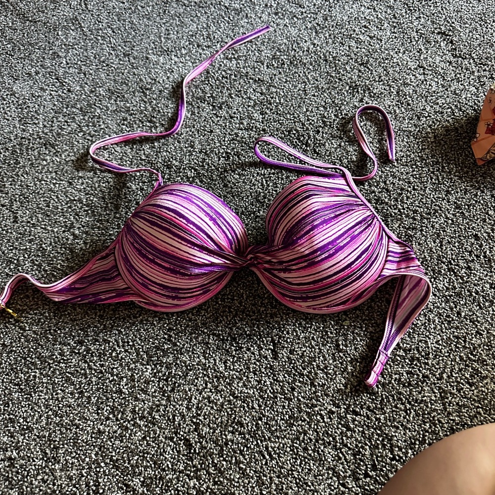 Victoria’s Secret bikini bra 34DD